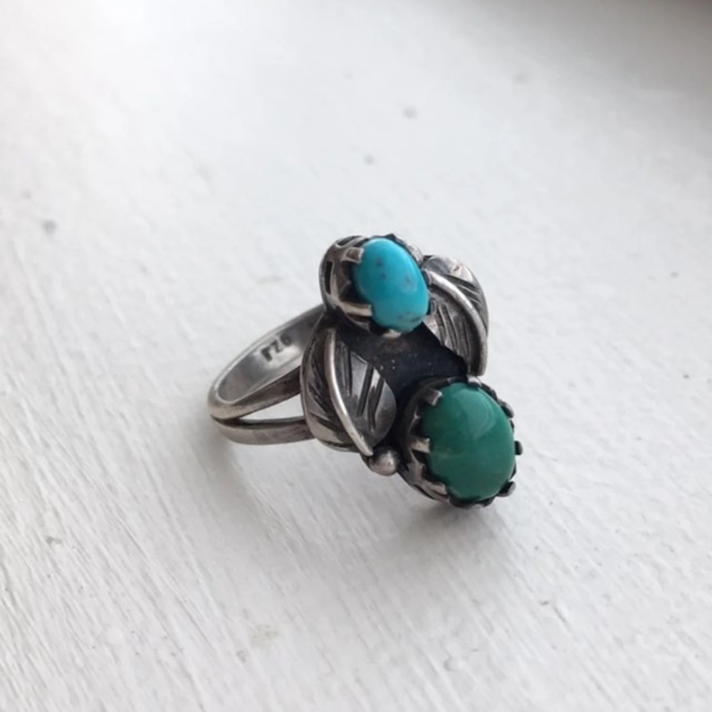 Vintage Green and Blue Turquoise Silver Ring - Picture 3 of 4